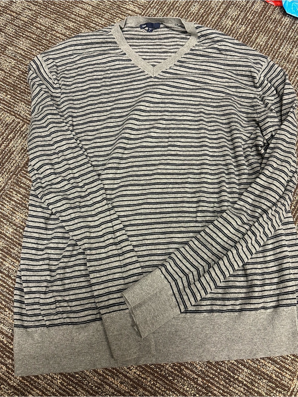 GAP Men's Gray and Navy Striped V-Neck Sweater